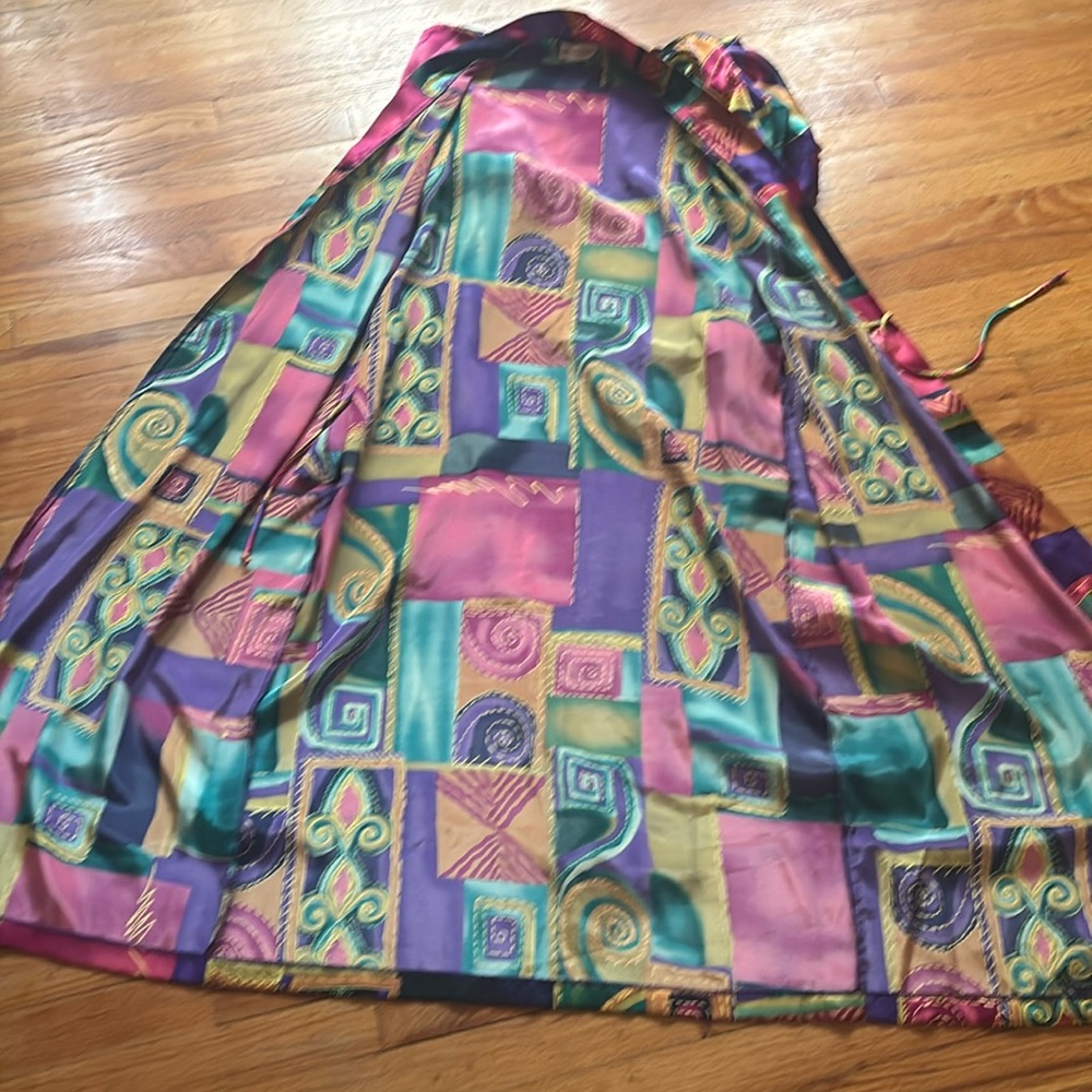 California Dynasty Patterned Funky Robe with Pockets - Picture 2 of 6
